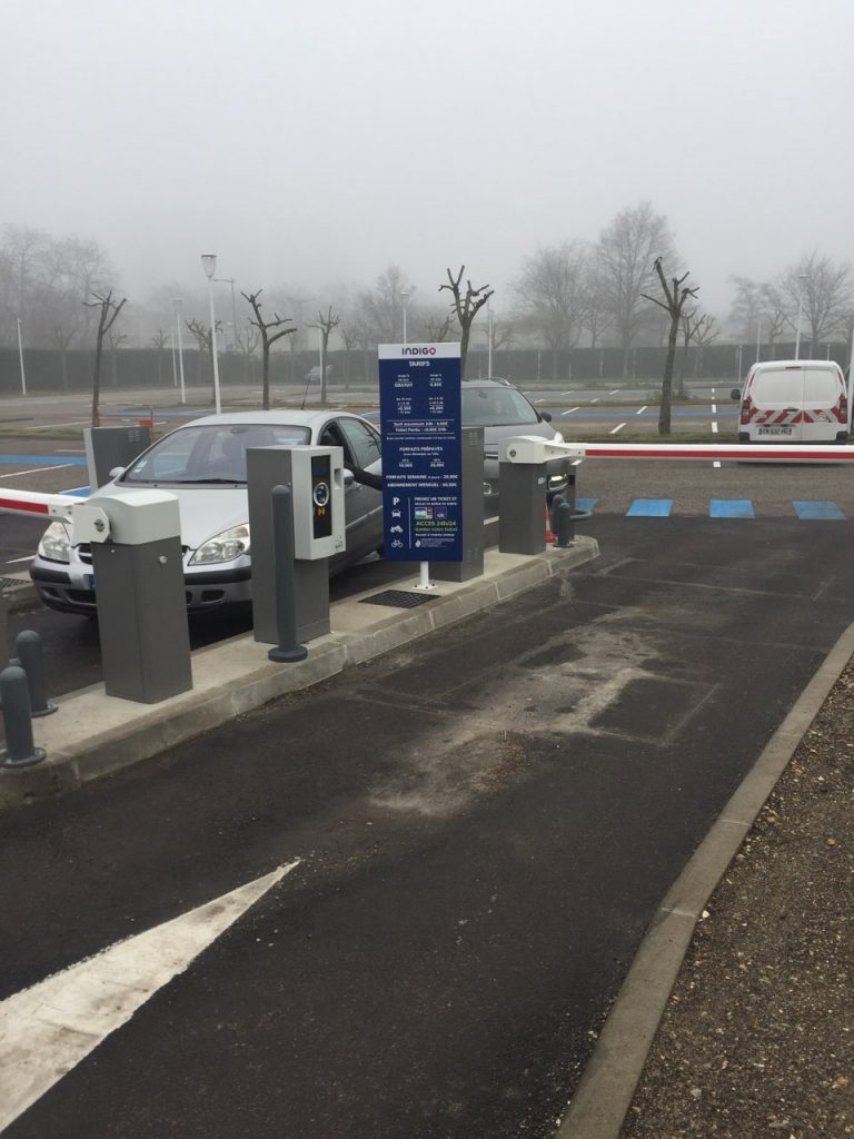 Hôpital : le parking payant fait fuir les voitures ventouses