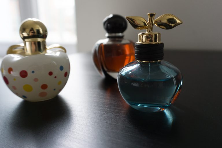 Les policiers découvrent 940 bouteilles de parfum