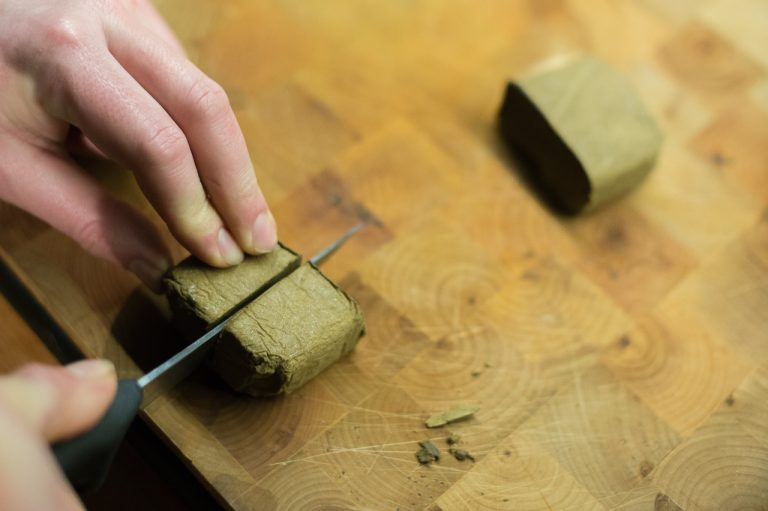 Dans leur voiture, 1 500 euros de drogues