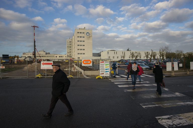 Hôpitaux : élus et médecins désavoués par l’Etat