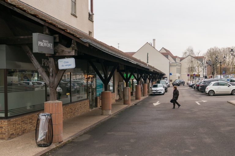 Clos du verger : la mairie participe à la suppression des poteaux