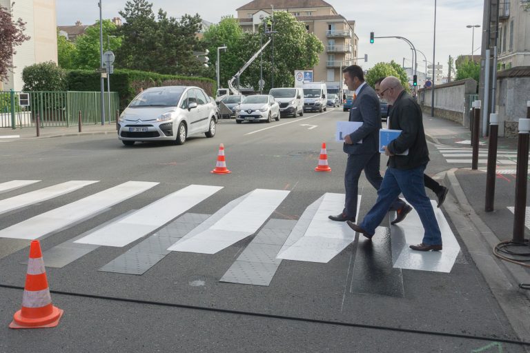 Un passage piéton en 3D pour faire ralentir les conducteurs