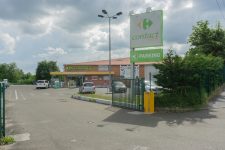 Deux magasins Carrefour contact ferment