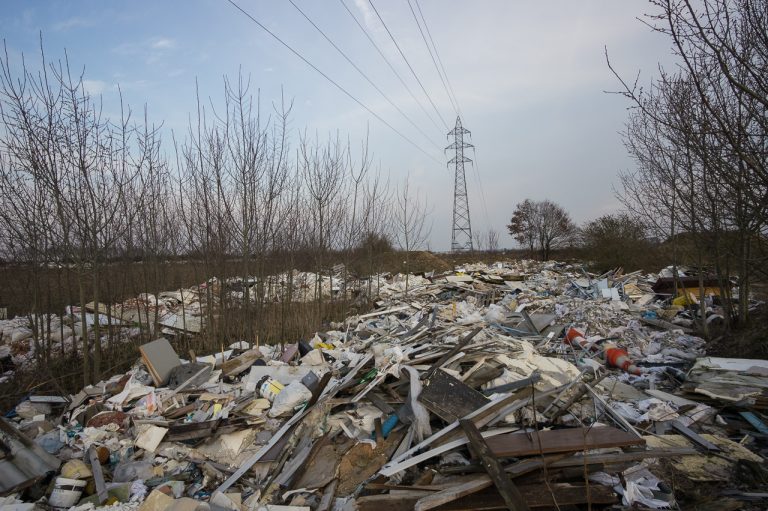 Plaine des déchets : l’État met 800 000 euros, pas de nettoyage en vue pour l’instant
