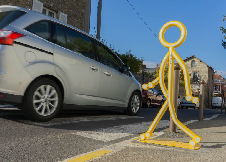 Des silhouettes pour attirer l’attention