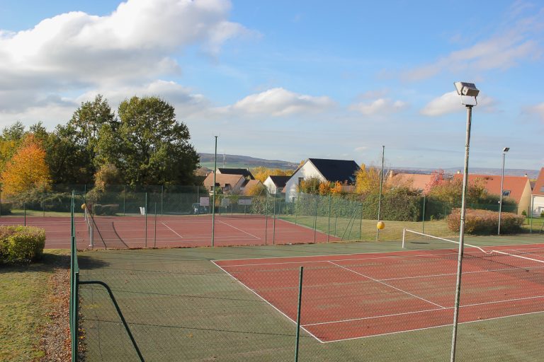 Deux terrains de tennis couverts pour 2019