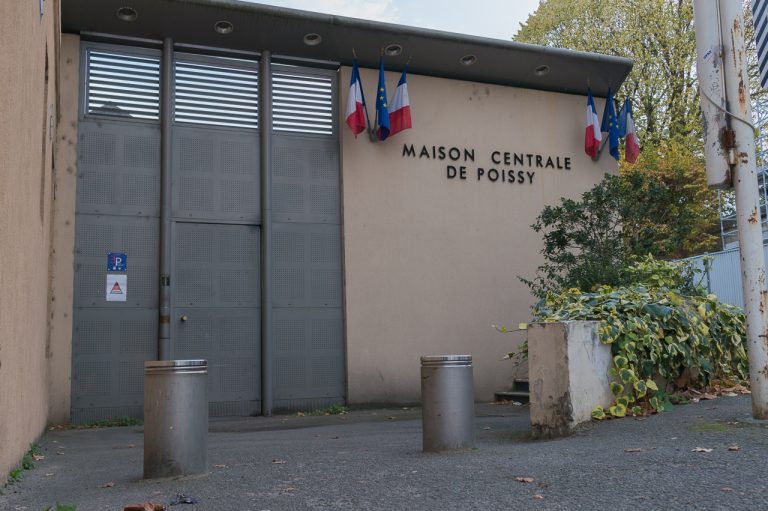 Des stupéfiants et des gants pour le détenu