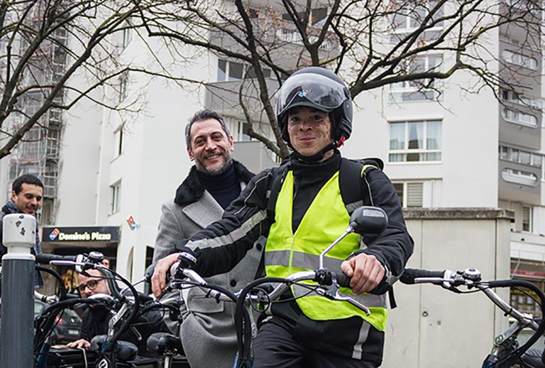 Les livreurs de pizza se déplacent désormais à vélo