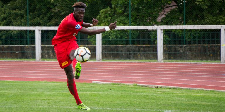 Mantes cartonne, Poissy chute lourdement