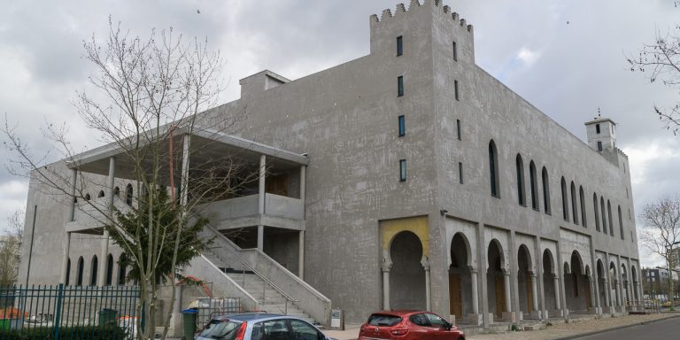 Mosquée : l’ex-président blanchi par la justice, son successeur poursuivi