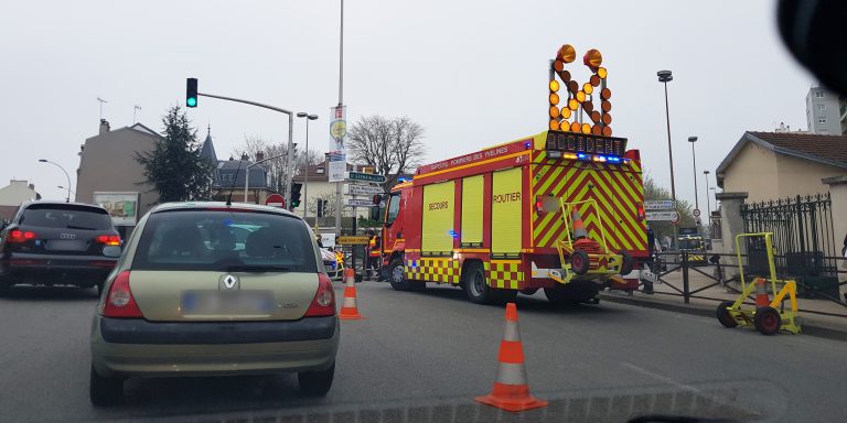 Un motard de la police municipale blessé dans une collision