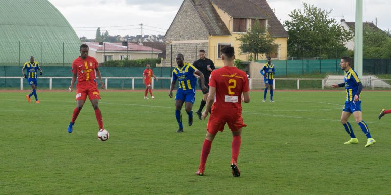 L’AS Poissy stoppe le FC Mantois dans sa lancée