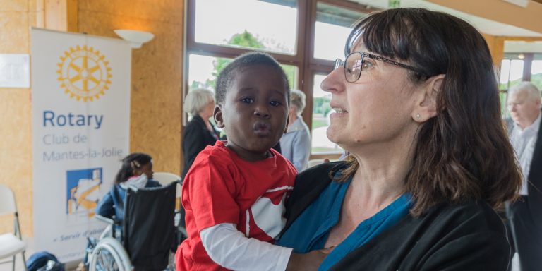 Les familles d’accueil, « nerf de la guerre » pour soigner plus d’enfants étrangers