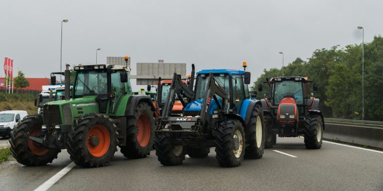 Opération blocage de l’A13 : la mobilisation des agriculteurs continue
