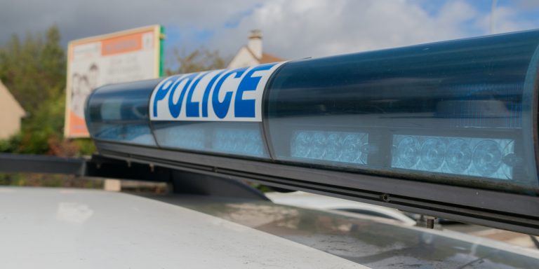 Il crée le désordre sur un camp pour échapper à la police