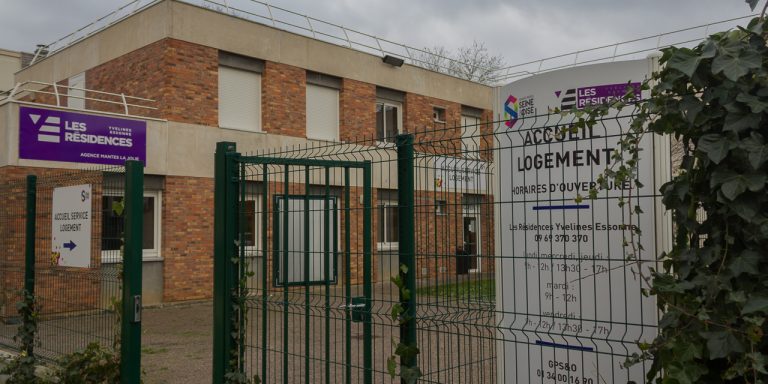 Mécontente de faire la queue, elle revient avec une batte de baseball