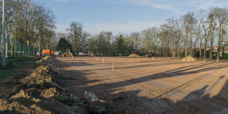 Le plateau sportif devra être composé d’espaces verts