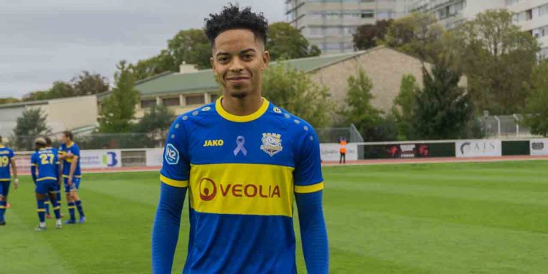 AS Poissy : des maillots en hommage aux soignants