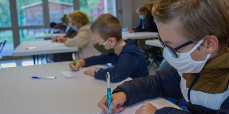 Une dictée pour recréer du lien