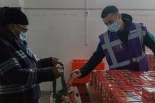 Une distribution alimentaire pour aider les locataires pendant la crise
