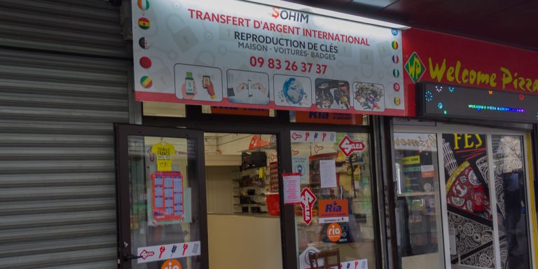 Les braqueurs quittent la boutique avec plus de 20 000 euros