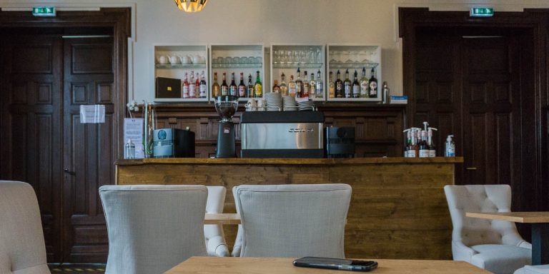 Fermés administrativement, les restaurateurs s’impatientent