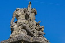 Des statues du château de Versailles restaurées au collège André Chénier