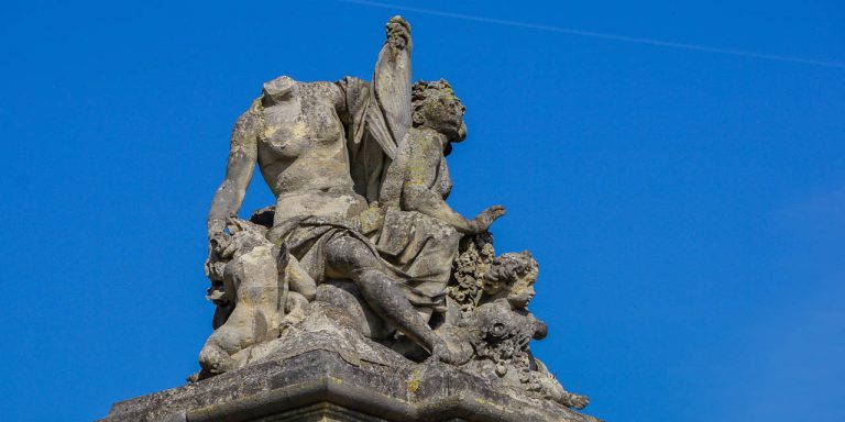 Les statues de Versailles seront restaurées à Dunlopillo