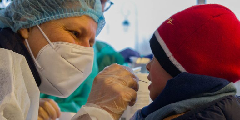 Près de 800 écoliers dépistés et déjà quatre classes fermées