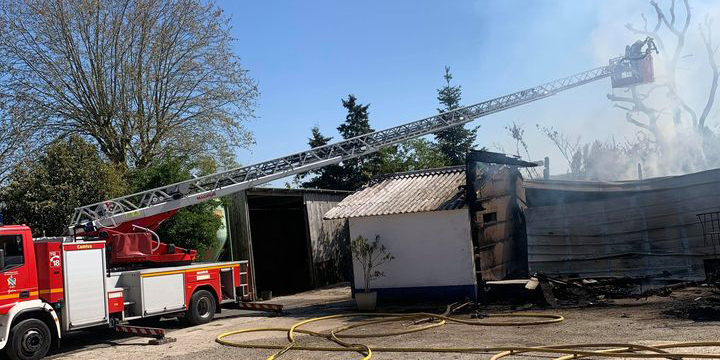 Un incendie ravage un hangar du centre équestre