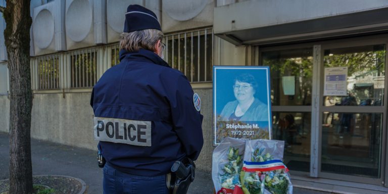 La Ville rend hommage à la policière tuée à Rambouillet