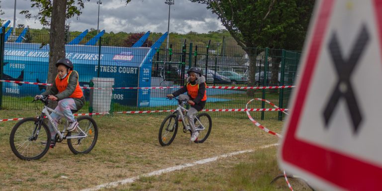 Les ministres viennent plébisciter l&rsquo;apprentissage du vélo à l’école