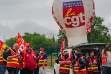 Renault-Flins : la grève mobilise au-delà de l’usine
