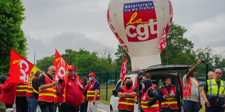 Renault-Flins : la grève mobilise au-delà de l’usine