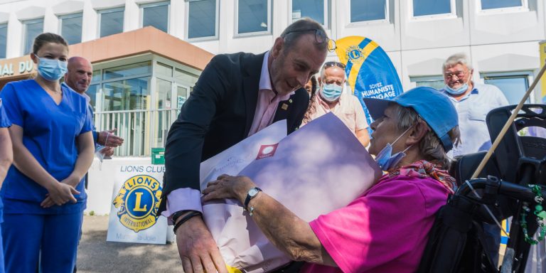Cent-dix kilomètres en fauteuil pour sensibiliser aux handicaps