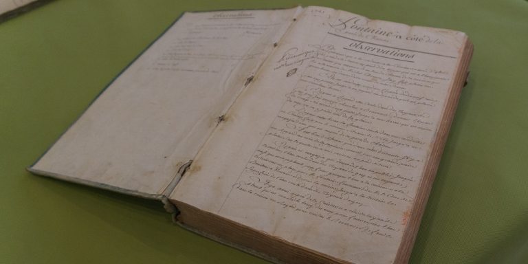 Des documents historiques confiés aux archives départementales