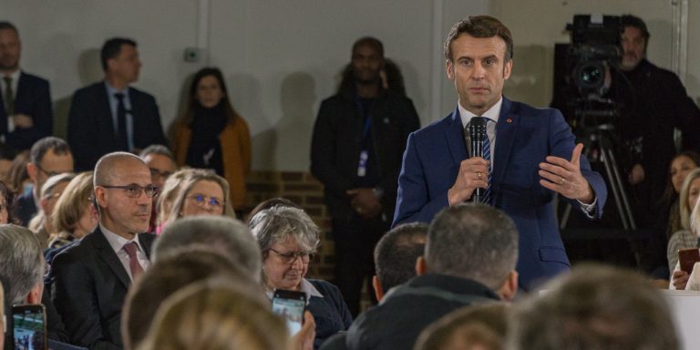Le candidat Macron comme à la maison pour sa première sortie