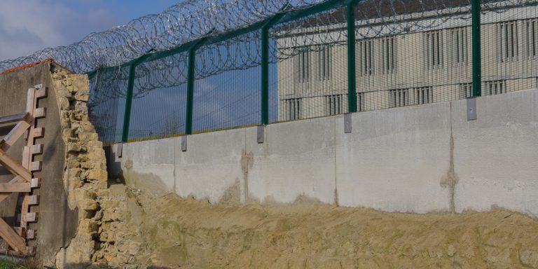La reconstruction du mur  de la prison débutera en avril