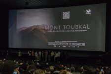Des jeunes gravissent le Mont Toubkal pour construire une école au Maroc