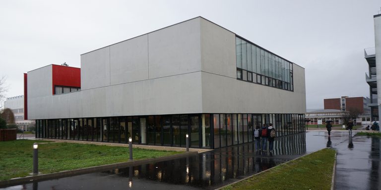 Le lycée Saint-Exupéry de Mantes-la-Jolie reste le meilleur du département
