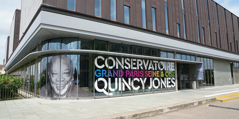 Le conservatoire porte désormais le nom de Quincy Jones