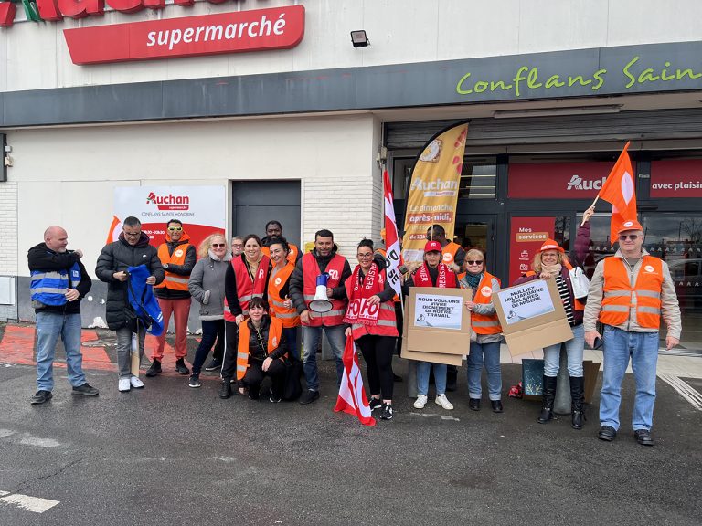 Augmentations de salaires, conditions de travail… Les salariés d’Auchan ne lâchent pas