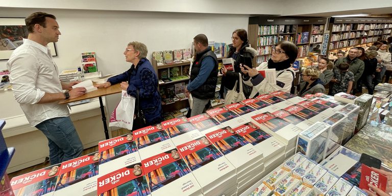 Joël Dicker à la rencontre de ses fans à la Librairie du Pincerais