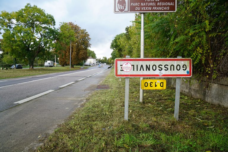 Les agriculteurs retournent… et échangent les panneaux