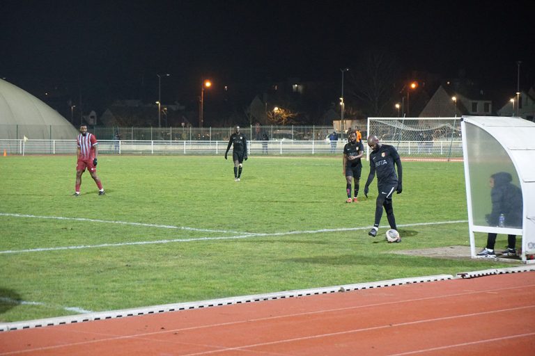 R1 : Le FC Mantois perd la tête