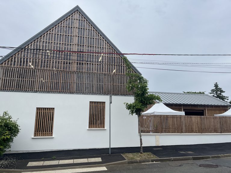 « Complètement intégré aux habitations », le nouveau centre technique municipal inauguré