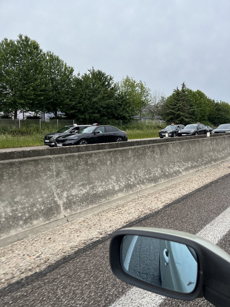 La grève des taxis perturbe l’A13