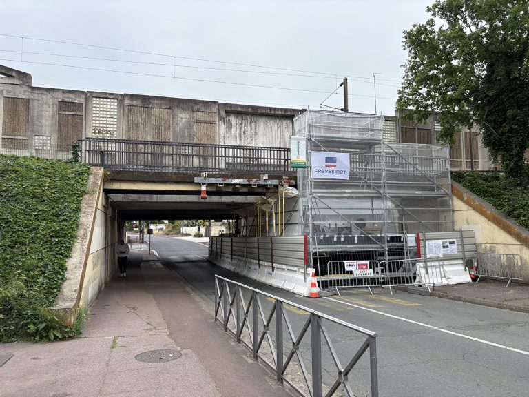 Le pont-rail en pleine rénovation