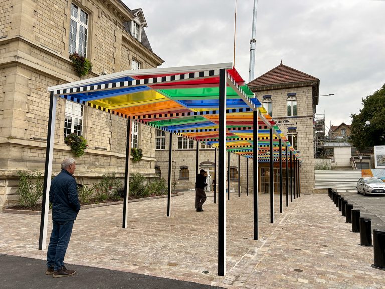 Nouvelle entrée colorée pour l’Hôtel de Ville