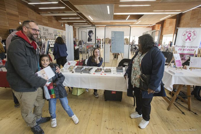 1280-Buchelay-Salon-Livre-credits-Signe et images